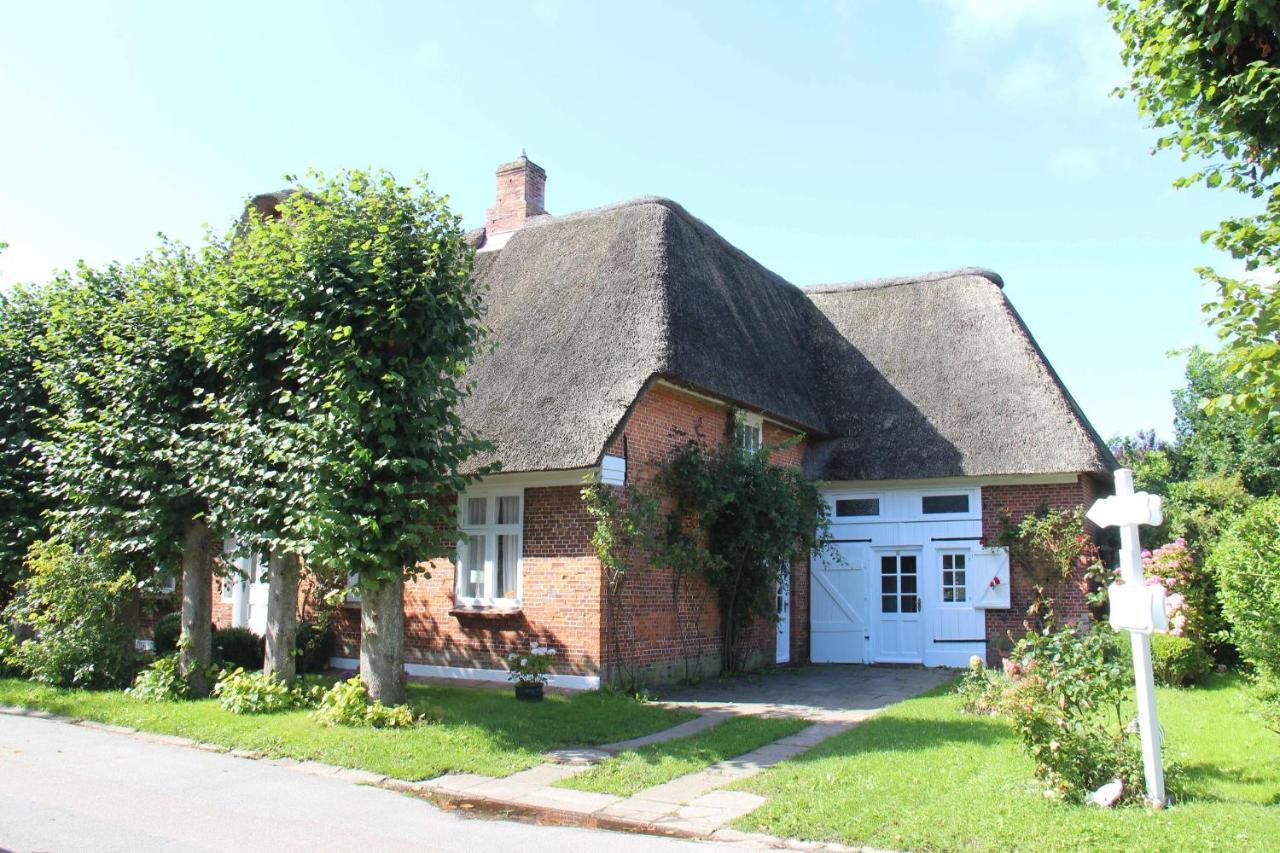 Kapitaen Hansen Haus Oldsum Exterior photo