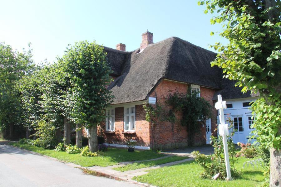 Kapitaen Hansen Haus Oldsum Exterior photo